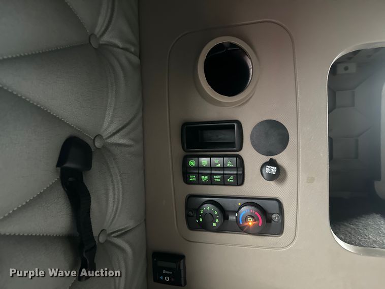 image for item EH3851 2017 Freightliner  Cascadia  semi truck