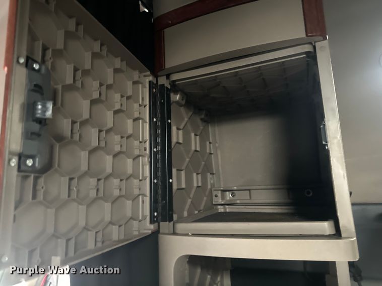 image for item EH3851 2017 Freightliner  Cascadia  semi truck