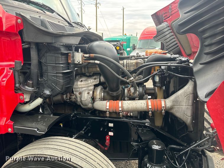 image for item EH3851 2017 Freightliner  Cascadia  semi truck