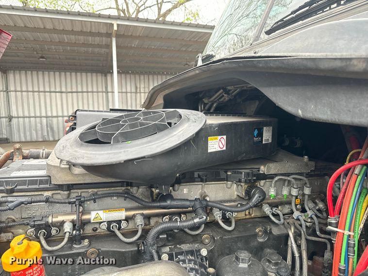 image for item EH3851 2017 Freightliner  Cascadia  semi truck