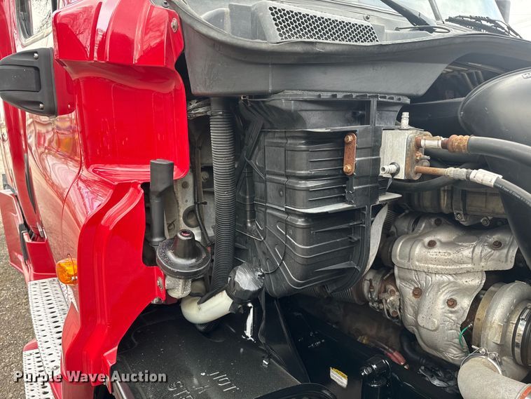 image for item EH3851 2017 Freightliner  Cascadia  semi truck