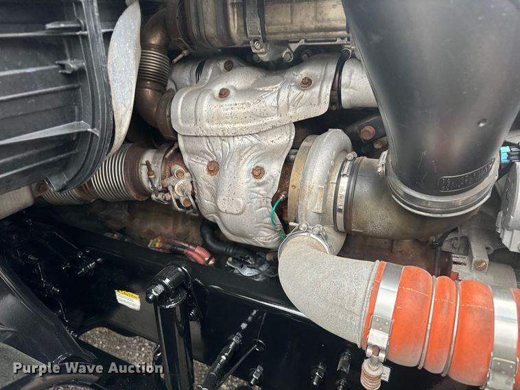 image for item EH3851 2017 Freightliner  Cascadia  semi truck