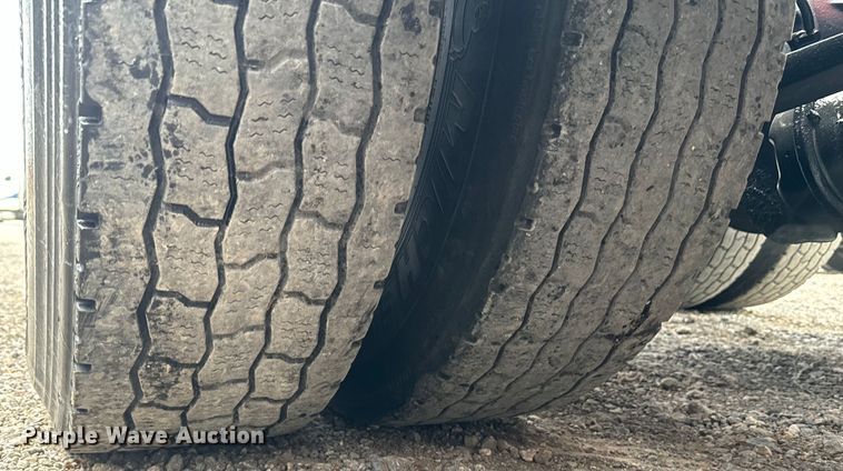 image for item EH3851 2017 Freightliner  Cascadia  semi truck