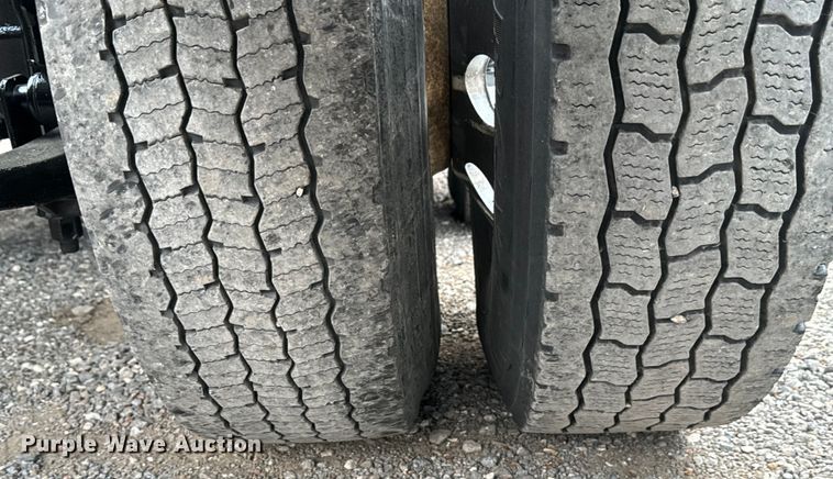 image for item EH3851 2017 Freightliner  Cascadia  semi truck