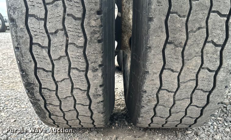 image for item EH3851 2017 Freightliner  Cascadia  semi truck