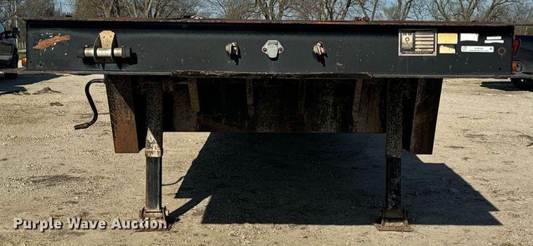 image for item EH6599 1983 Trail King Industries 1452-4260 drop deck trailer