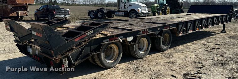 image for item EH6599 1983 Trail King Industries 1452-4260 drop deck trailer