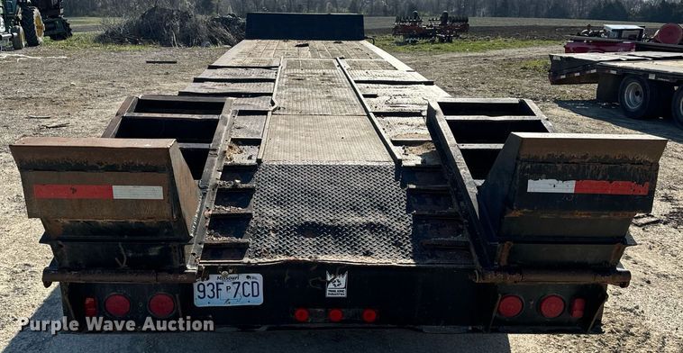image for item EH6599 1983 Trail King Industries 1452-4260 drop deck trailer