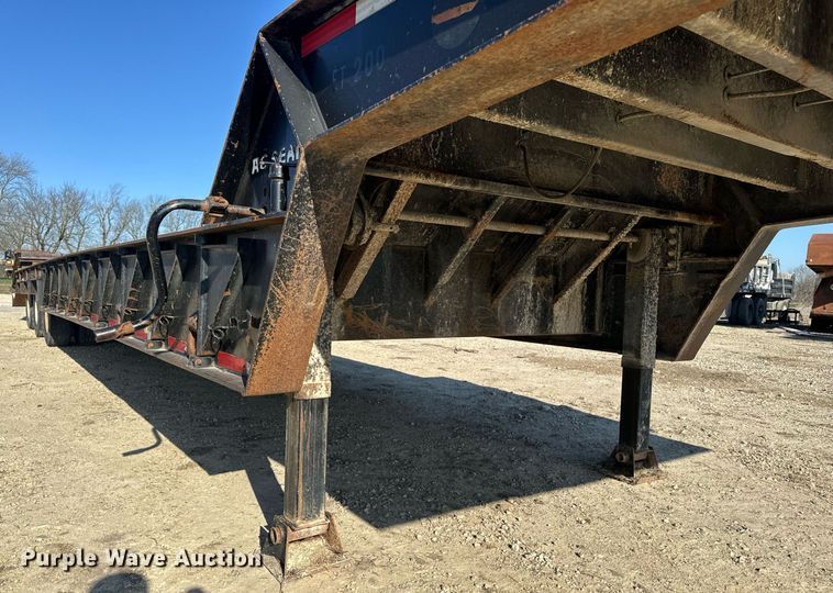 image for item EH6599 1983 Trail King Industries 1452-4260 drop deck trailer