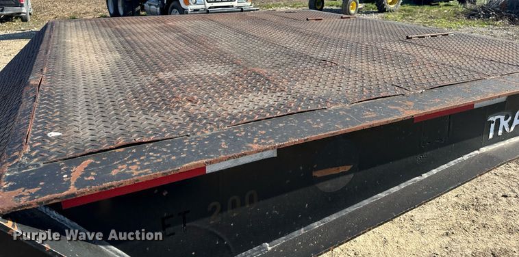 image for item EH6599 1983 Trail King Industries 1452-4260 drop deck trailer