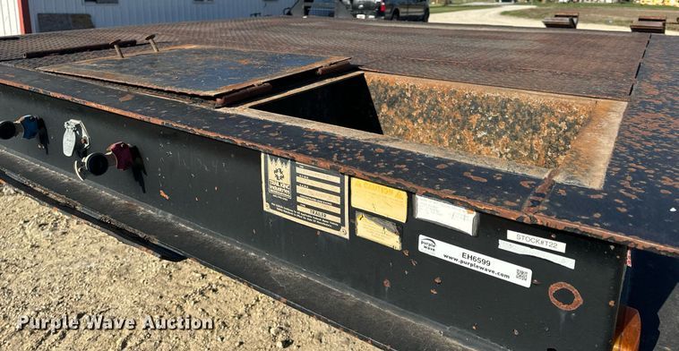 image for item EH6599 1983 Trail King Industries 1452-4260 drop deck trailer