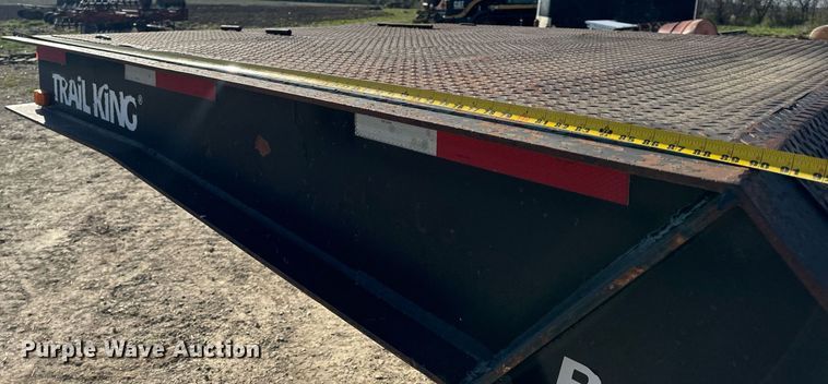 image for item EH6599 1983 Trail King Industries 1452-4260 drop deck trailer