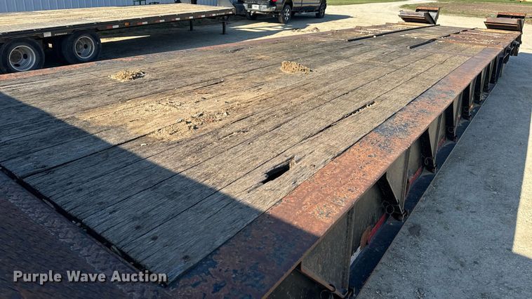 image for item EH6599 1983 Trail King Industries 1452-4260 drop deck trailer