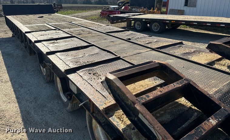 image for item EH6599 1983 Trail King Industries 1452-4260 drop deck trailer