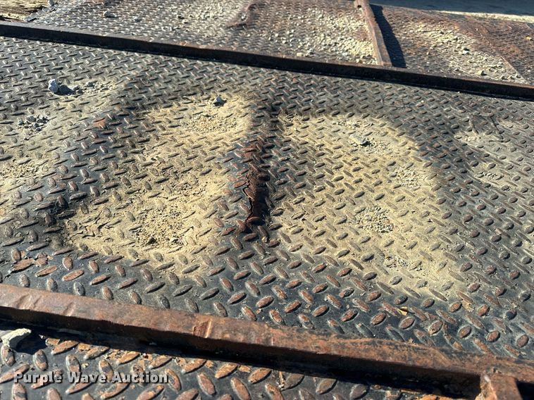 image for item EH6599 1983 Trail King Industries 1452-4260 drop deck trailer