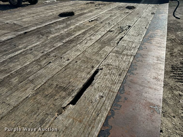 image for item EH6599 1983 Trail King Industries 1452-4260 drop deck trailer