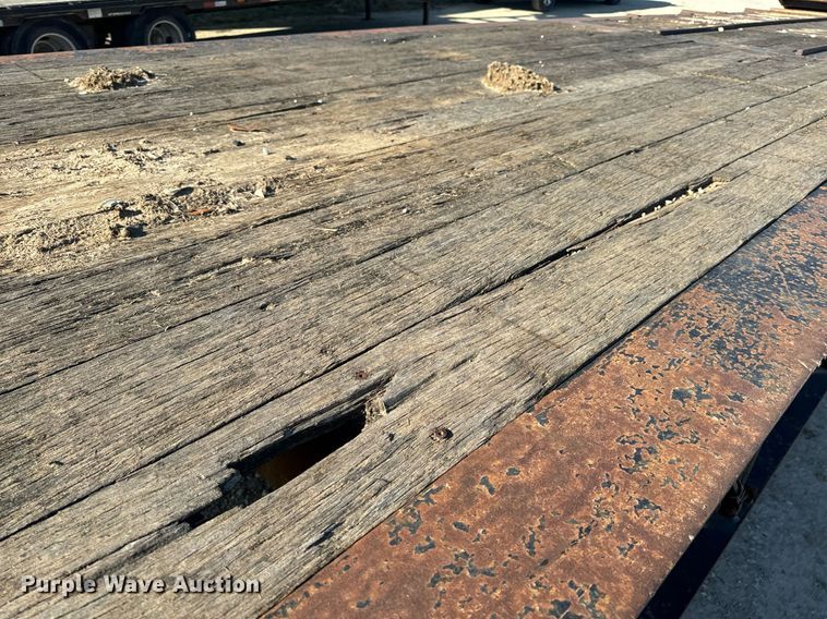 image for item EH6599 1983 Trail King Industries 1452-4260 drop deck trailer