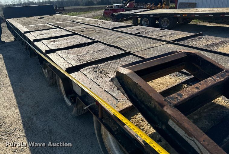 image for item EH6599 1983 Trail King Industries 1452-4260 drop deck trailer