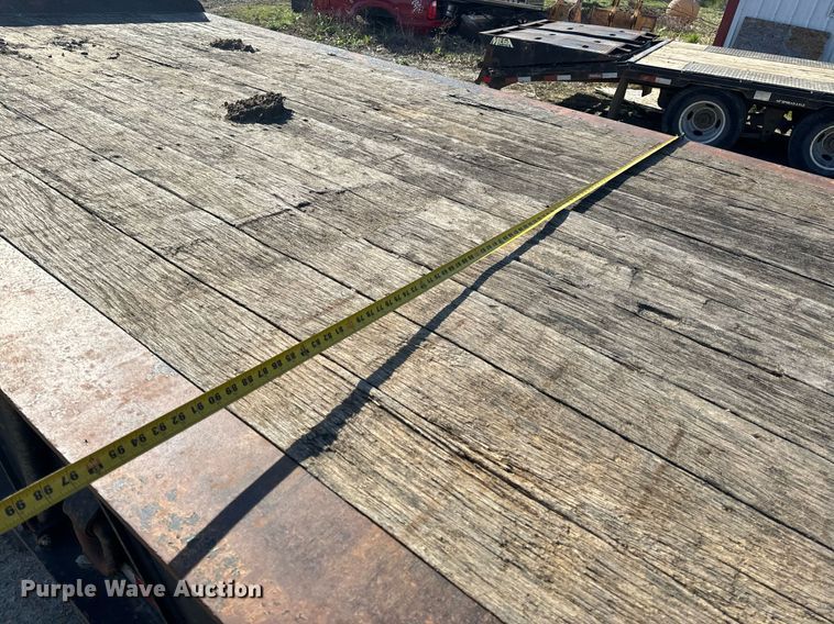 image for item EH6599 1983 Trail King Industries 1452-4260 drop deck trailer