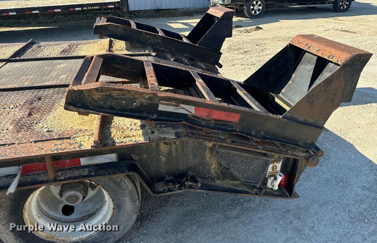 image for item EH6599 1983 Trail King Industries 1452-4260 drop deck trailer