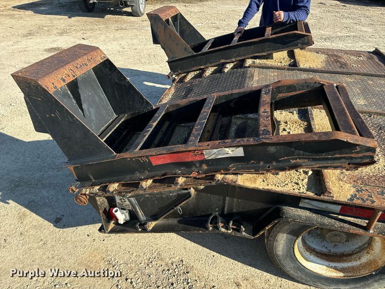 image for item EH6599 1983 Trail King Industries 1452-4260 drop deck trailer