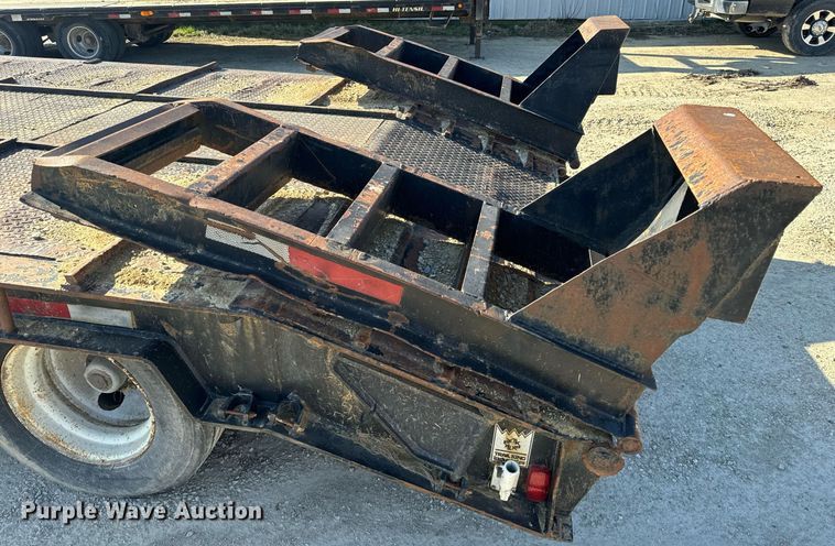 image for item EH6599 1983 Trail King Industries 1452-4260 drop deck trailer