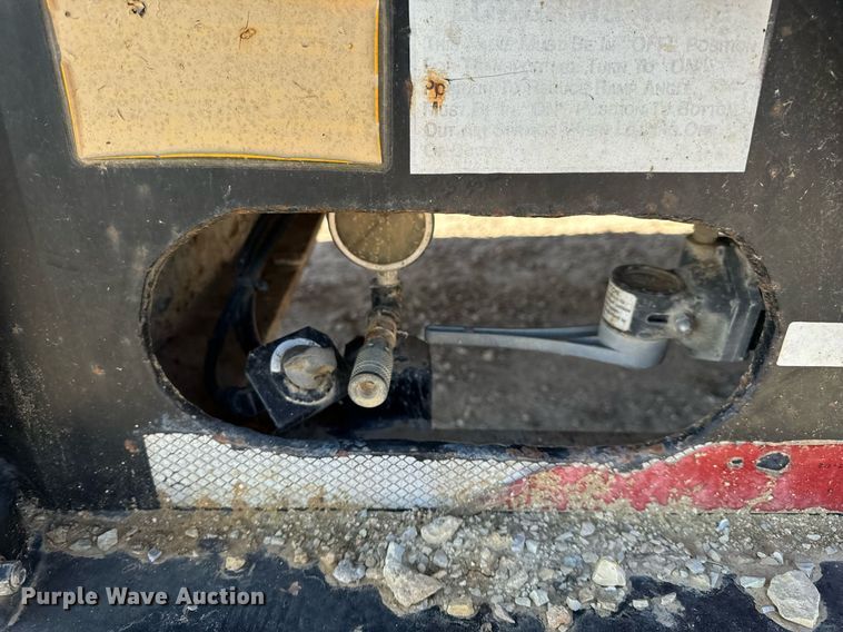 image for item EH6599 1983 Trail King Industries 1452-4260 drop deck trailer