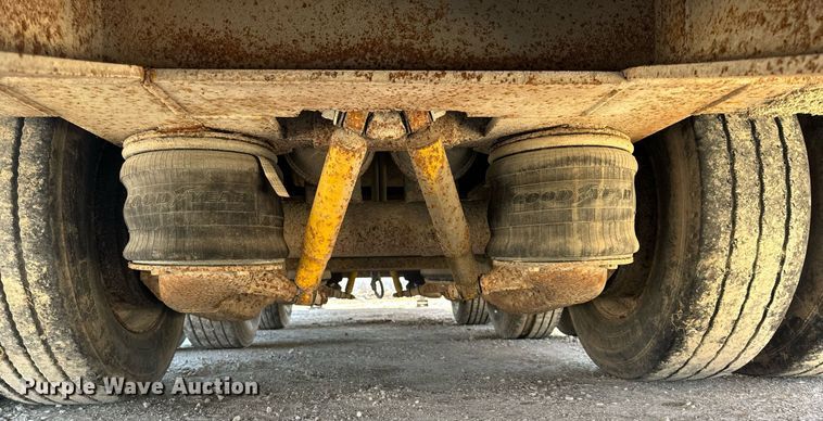 image for item EH6599 1983 Trail King Industries 1452-4260 drop deck trailer