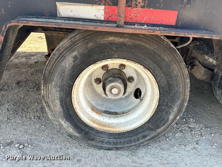 image for item EH6599 1983 Trail King Industries 1452-4260 drop deck trailer