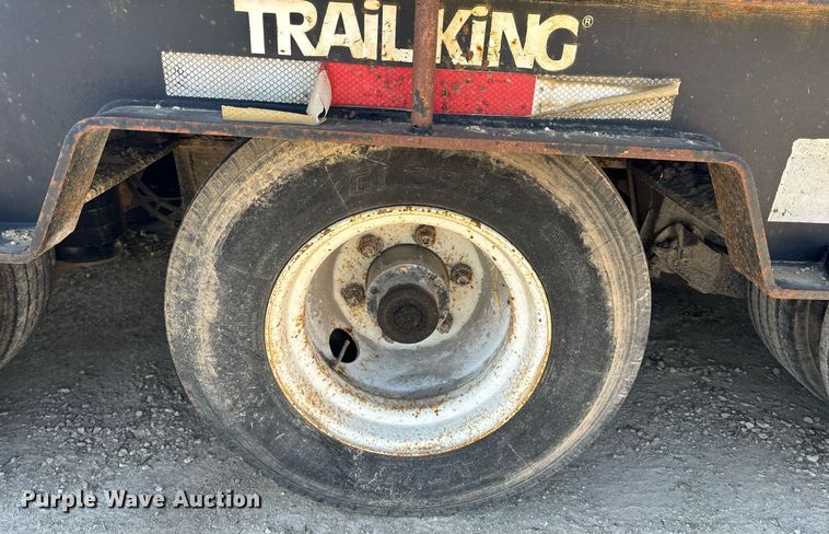 image for item EH6599 1983 Trail King Industries 1452-4260 drop deck trailer