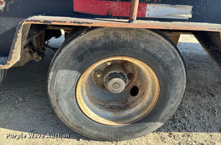 image for item EH6599 1983 Trail King Industries 1452-4260 drop deck trailer