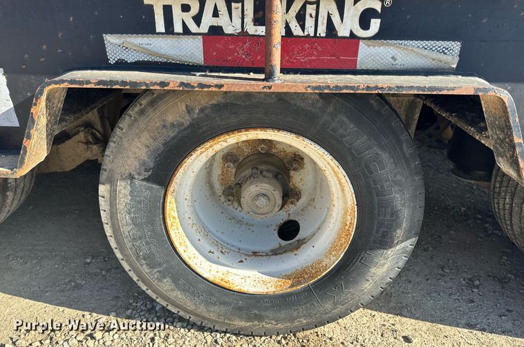 image for item EH6599 1983 Trail King Industries 1452-4260 drop deck trailer