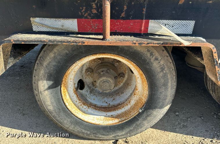 image for item EH6599 1983 Trail King Industries 1452-4260 drop deck trailer