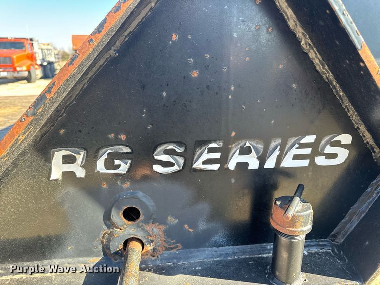 image for item EH6599 1983 Trail King Industries 1452-4260 drop deck trailer