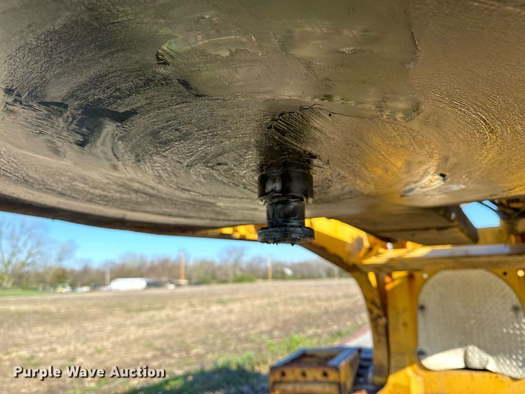 image for item EH6600 2006 Etnyre BlackHawk Q29370 lowboy equipment trailer