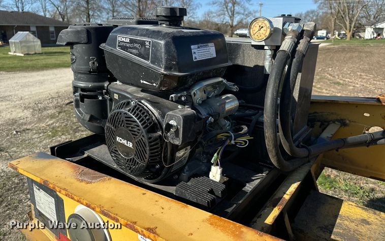 image for item EH6600 2006 Etnyre BlackHawk Q29370 lowboy equipment trailer