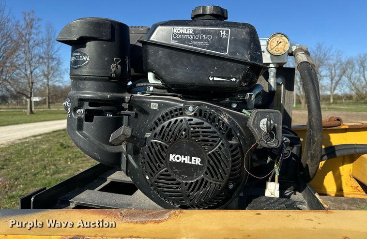 image for item EH6600 2006 Etnyre BlackHawk Q29370 lowboy equipment trailer