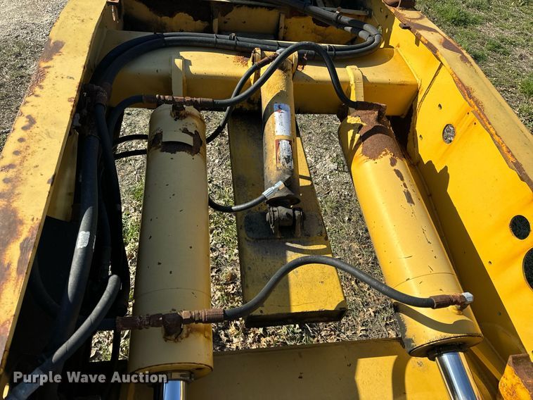 image for item EH6600 2006 Etnyre BlackHawk Q29370 lowboy equipment trailer