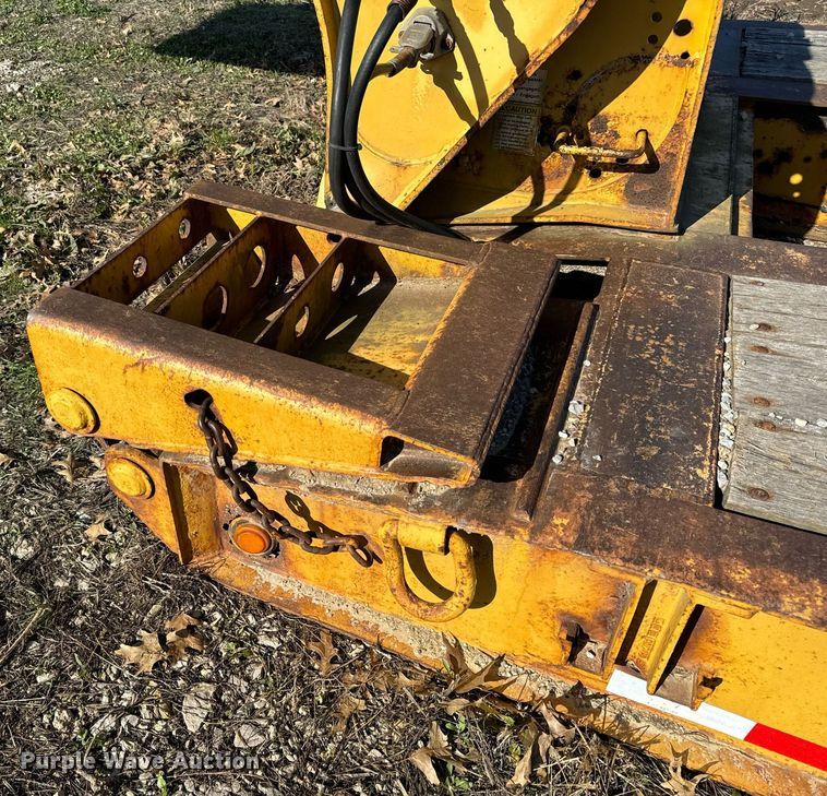 image for item EH6600 2006 Etnyre BlackHawk Q29370 lowboy equipment trailer