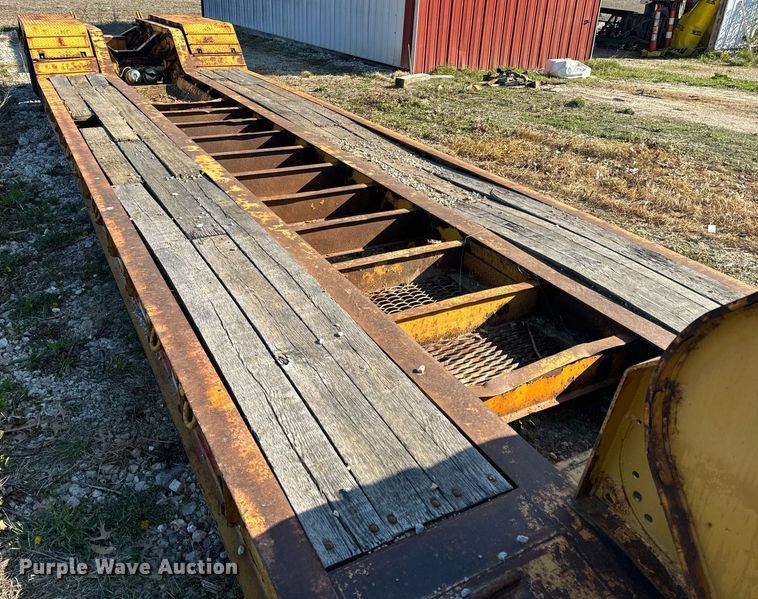 image for item EH6600 2006 Etnyre BlackHawk Q29370 lowboy equipment trailer