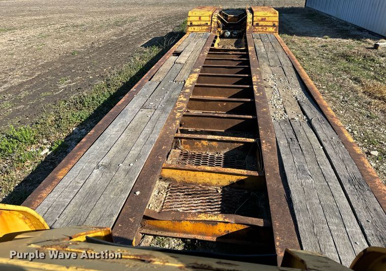 image for item EH6600 2006 Etnyre BlackHawk Q29370 lowboy equipment trailer