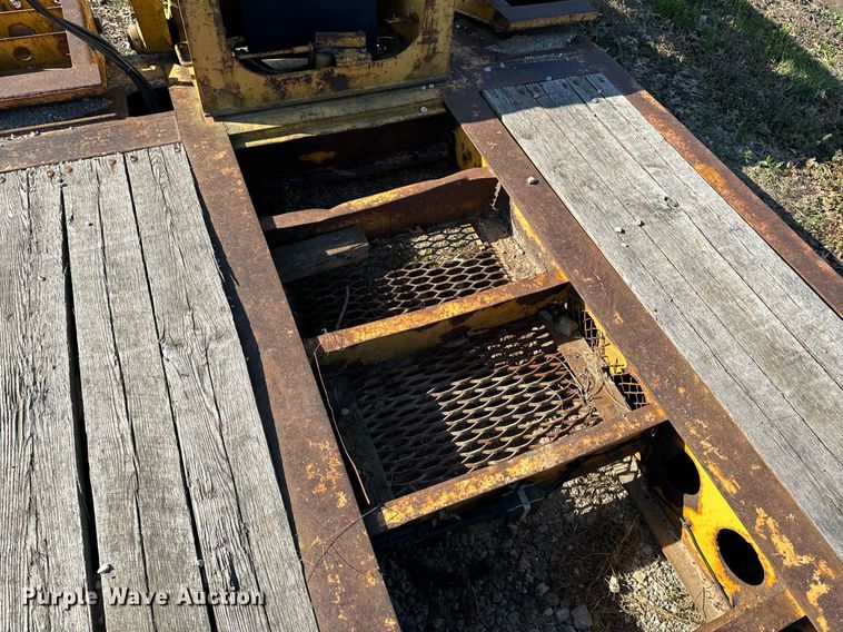 image for item EH6600 2006 Etnyre BlackHawk Q29370 lowboy equipment trailer