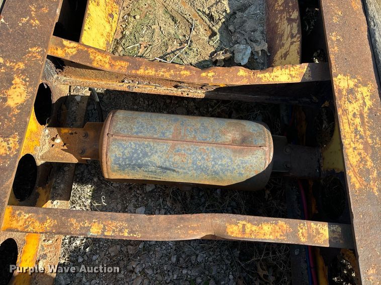 image for item EH6600 2006 Etnyre BlackHawk Q29370 lowboy equipment trailer