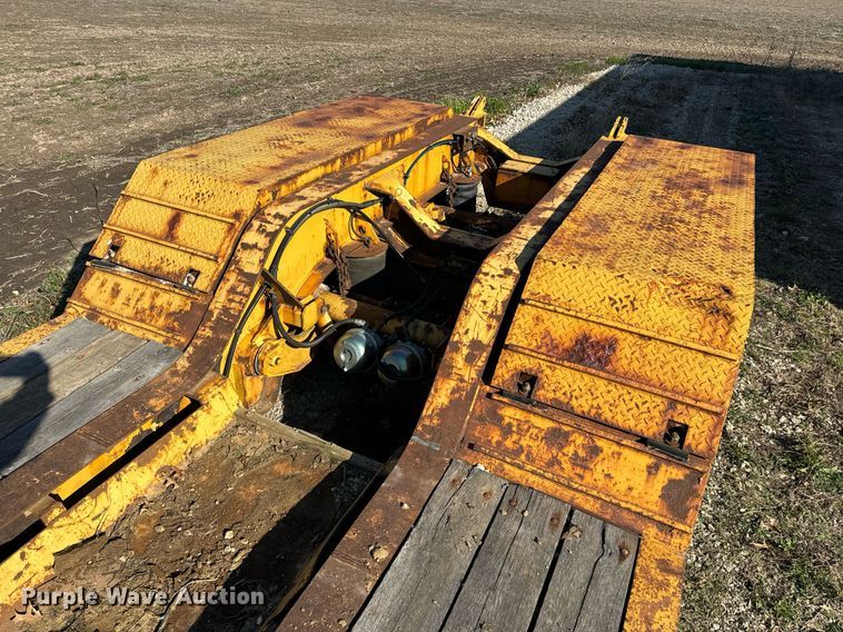 image for item EH6600 2006 Etnyre BlackHawk Q29370 lowboy equipment trailer