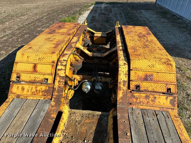 image for item EH6600 2006 Etnyre BlackHawk Q29370 lowboy equipment trailer