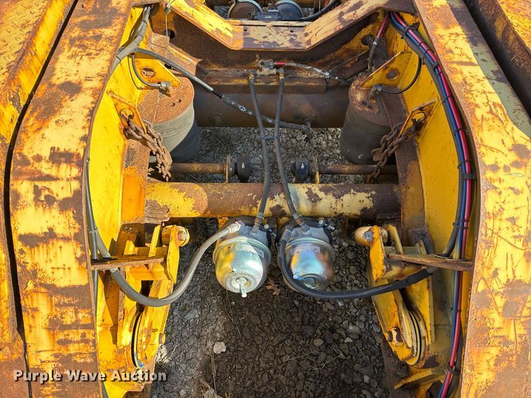 image for item EH6600 2006 Etnyre BlackHawk Q29370 lowboy equipment trailer