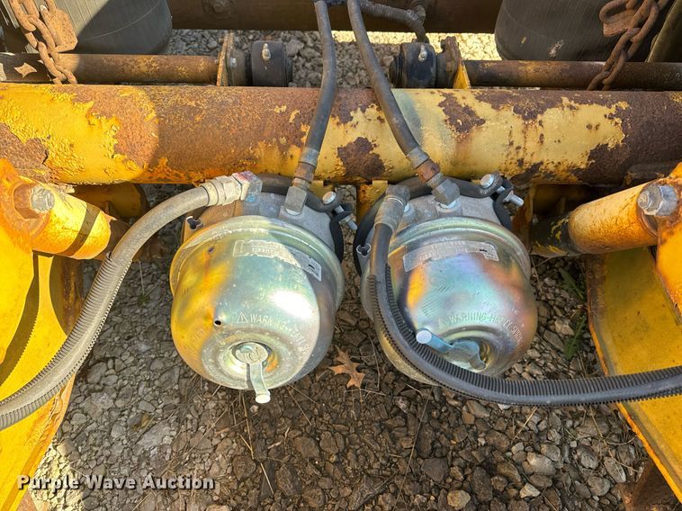 image for item EH6600 2006 Etnyre BlackHawk Q29370 lowboy equipment trailer