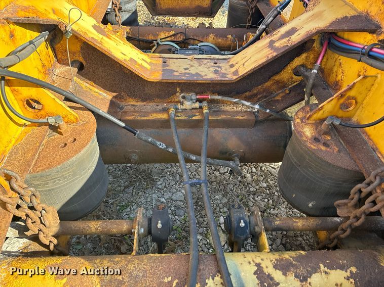 image for item EH6600 2006 Etnyre BlackHawk Q29370 lowboy equipment trailer