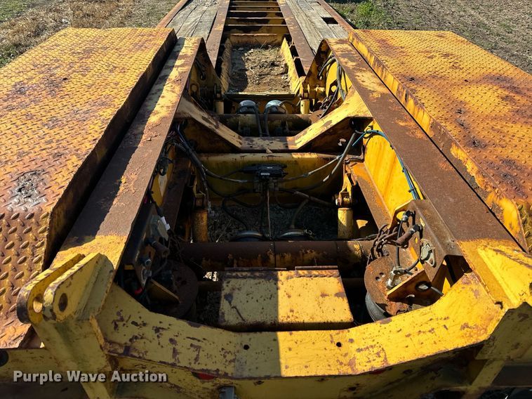 image for item EH6600 2006 Etnyre BlackHawk Q29370 lowboy equipment trailer