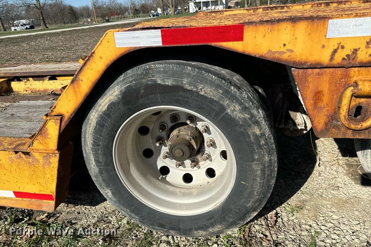 image for item EH6600 2006 Etnyre BlackHawk Q29370 lowboy equipment trailer